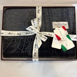 NWT 100% Wool Italian Woollen Treasures Plaid Scarf Black/Gray 12x70 inches